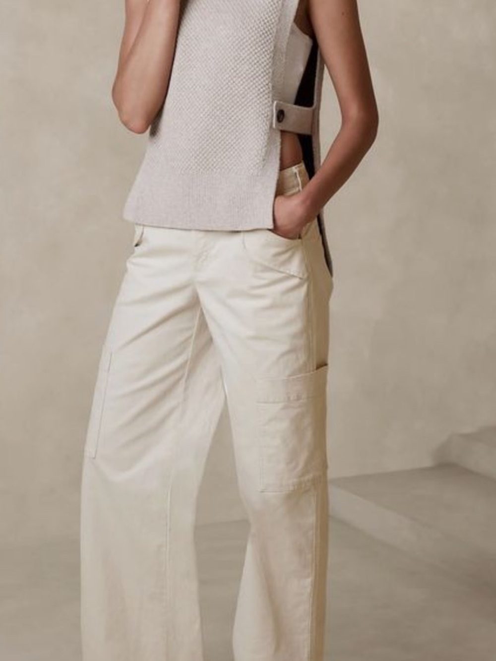 Banana Republic Wide-Leg Cargo Pants 30in inseam in Cream